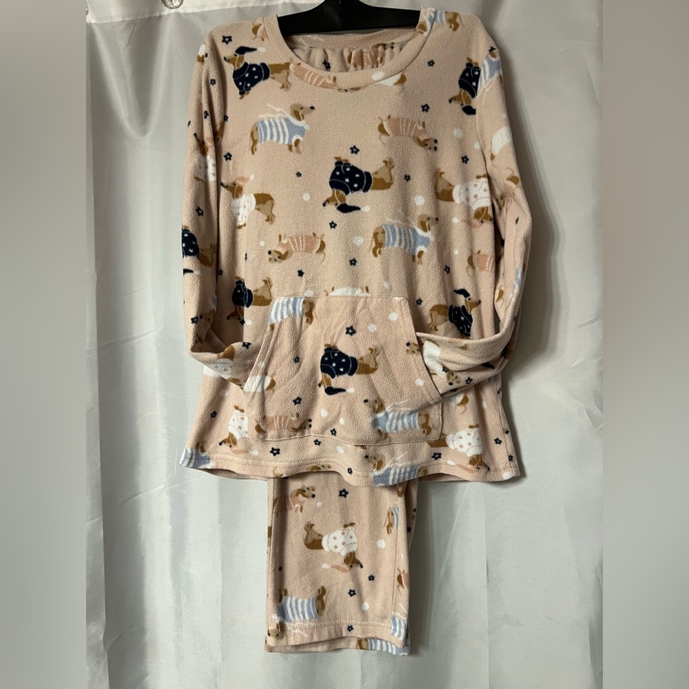 Cozy La Vie En Rose Dachshund pjs. Ladies size small